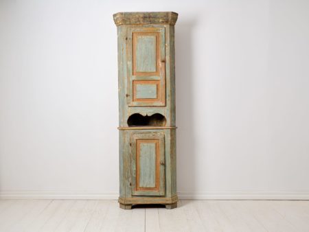 Unusual country corner cabinet from northern Sweden. The cabinet is a genuine country house furniture and is very unusual