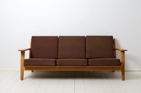 Vintage Hans J. Wegner sofa model GE-290 for Getama Gedsted, Denmark. The sofa is a mid century classic by one of the most famous names of the time