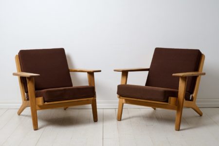 Vintage Hans Wegner armchairs model GE-290 for Getama Gedsted, Denmark. The armchairs are a mid century classic