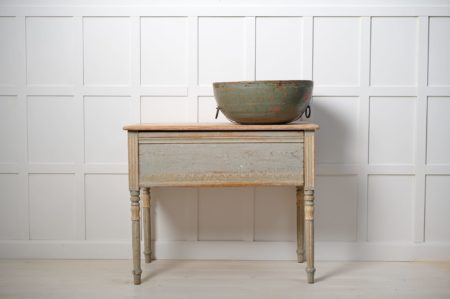 Antique country console table in gustavian style from northern Sweden. The table is made around 1820 and has original light paint with patina